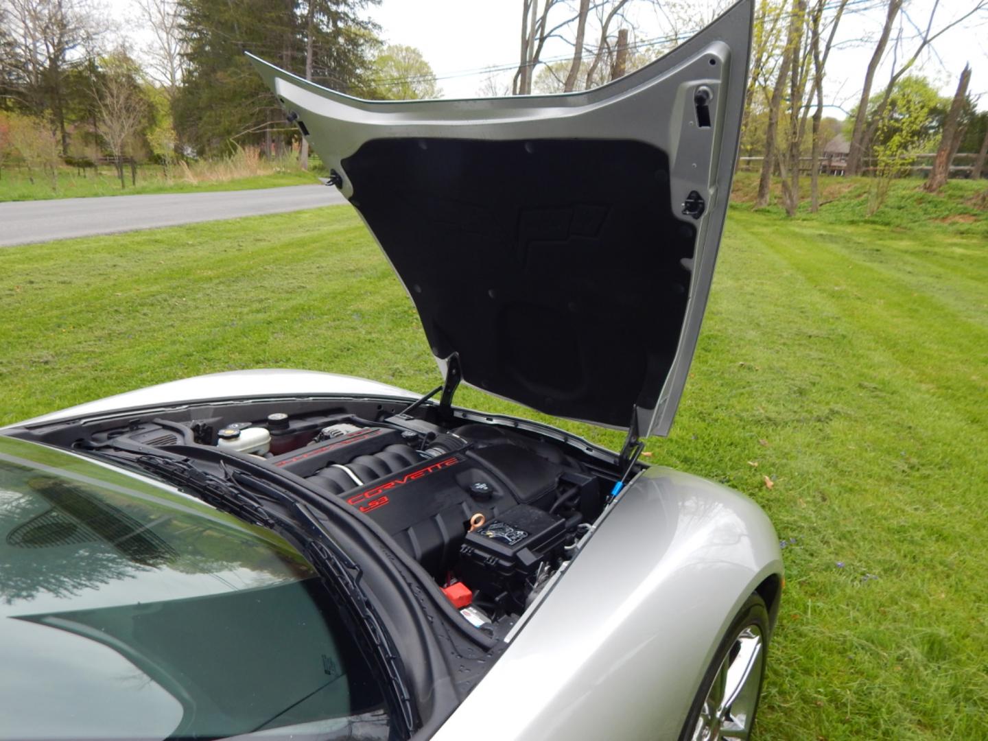 2008 Silver /Black Leather Chevrolet Corvette (1G1YY36W685) with an 6.2L V8 engine, Automatic transmission, located at 6528 Lower York Road, New Hope, PA, 18938, (215) 862-9555, 40.358707, -74.977882 - Here we have a beautiful 2008 Chevrolet Corvette convertible with a 6.2L LS3 V8 putting power to the rear wheels via an automatic transmission. Options include: black leather, keyless entry, carbon fiber trim, power windows/locks/mirrors, power seats, heated seats, AM/FM/CD/AUX radio, Bose sound sys - Photo#23